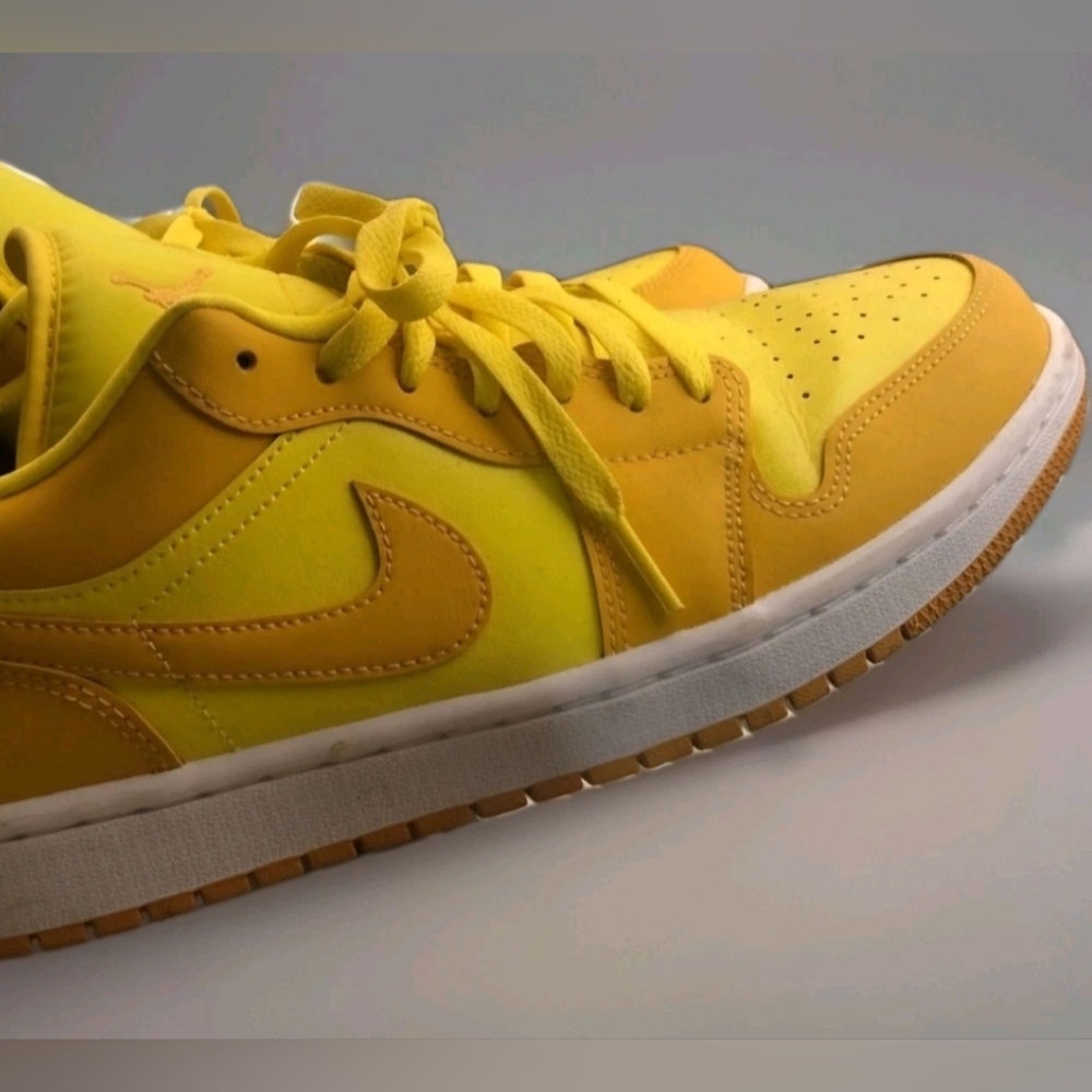 Nike Air Jordan 1 Low Yellow Strike White Pollen Wmns US Size 10.5 Mens US Sz 9 - Picture 3 of 8